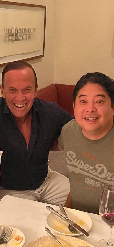 Juan Brignardello,asesor de seguros, y  Mitsuharu 'Micha' Tsumura